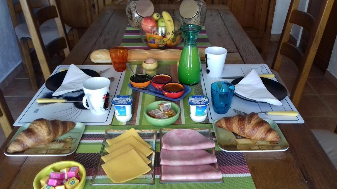 Bed and Breakfast Le Mas Du Chat Кавайон Экстерьер фото